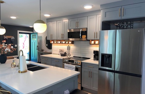 Cloverhill House | Nashville Carriage House - Charming comfy 4BR, 3BA w hot tub, firepit and albums