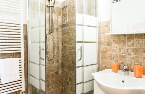 San Giovanni Apartment | NASONI DI ROMA COLOSSEUM APPARTAMENT (until 33 people)