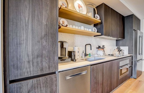 Rainey Street Historic District Condo | Natiivo 19th flr condo w/amazing lake-view balcony, rooftop pool, gym