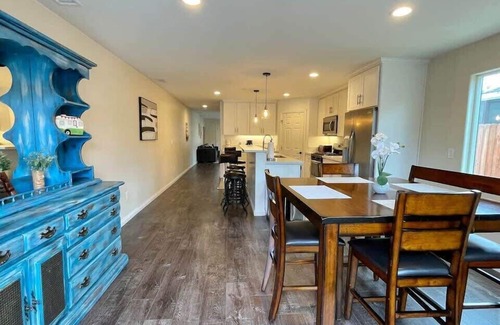 National City House | National City Gem! 3 BD/2.5 BTH