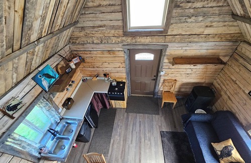 Slana Cabin | National Park Stay: Comfortable cabin in Alaska's wilds, lakes, hikes. Pets OK!