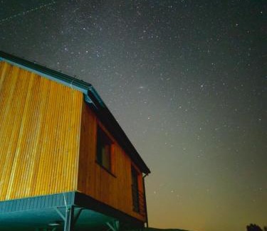 gmina Slemien Apartment | Natur House Beskidy - dom z drzewa księżycowego z SAUNĄ i BALIĄ Jacuzzi!