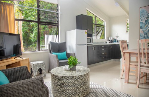 Tapere of Titikaveka House | Natura Lagoon Bungalow 2