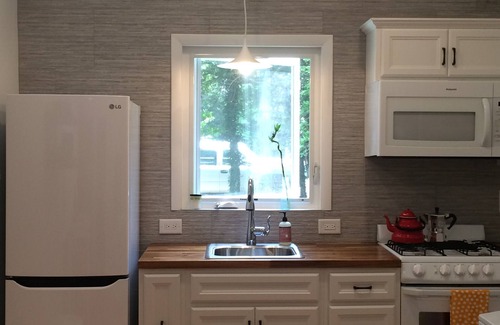 Cape May Point Cottage | Natural Beach Beauty! Mid century modern,dog-friendly.