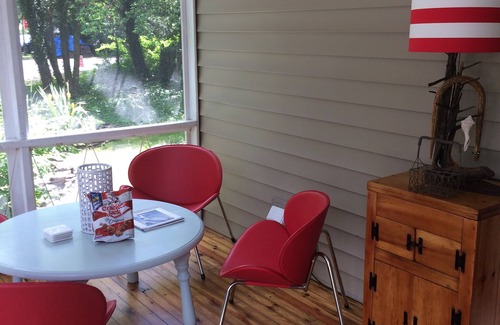 Cape May Point Cottage | Natural Beach Beauty! Mid century modern,dog-friendly.