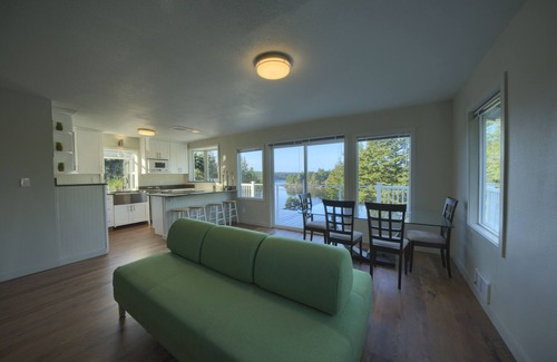 Langlois House | Natural Beauty Surrounds This Lakefront Property
