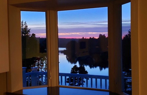Langlois House | Natural Beauty Surrounds This Lakefront Property