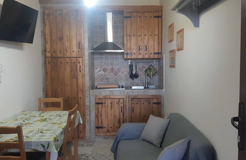 Uggiano la Chiesa Apartment | Natural. Stone ceilings, sweet reminder of the past. Guaranteed relaxation, nature.