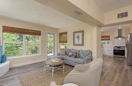 Marthas Vineyard House | Nature, Comfort, and Calm – All on the Bayou