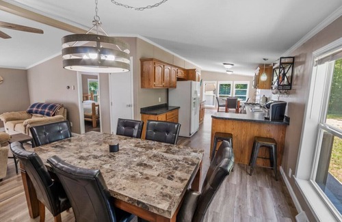 Lake Arrowhead Cabin | Nature Enthusiast-SxS Friendly-6p Hot Tub-Bonfire