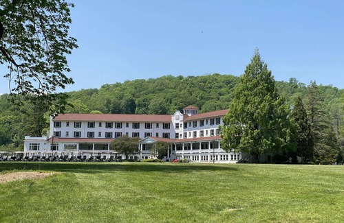 Shawnee On Delaware House | Nature-Filled Escape | Ideal for Golf Fans & Scenic Outdoor Adventures