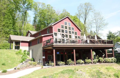 Shawnee On Delaware House | Nature-Filled Escape | Ideal for Golf Fans & Scenic Outdoor Adventures