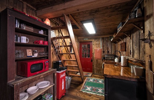 Burnsville House | Nature Galore- Custom 2 Story Barn with Hiking trails to Waterfall!