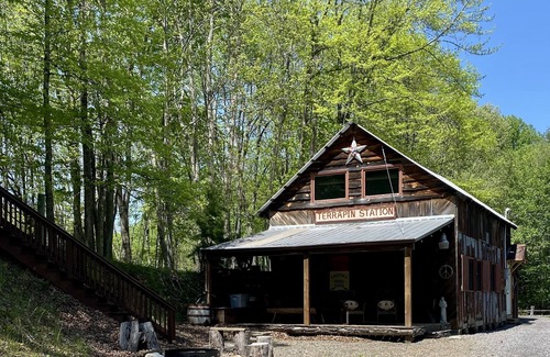 Burnsville House | Nature Galore- Custom 2 Story Barn with Hiking trails to Waterfall!