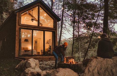 Rogers Cabin | Nature Getaway | Dog Friendly | Cliffs |Fire Pit