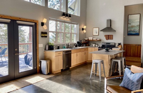 Finley Point Cabin | Nature House: Peaceful and Romantic - Tub for Two, Sauna, Flathead Lake views