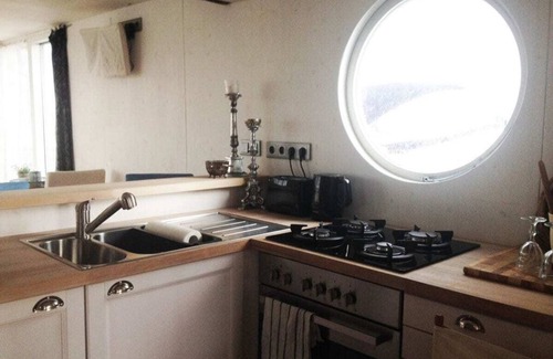Schleswig Boat Rental | Nature houseboat Habitide