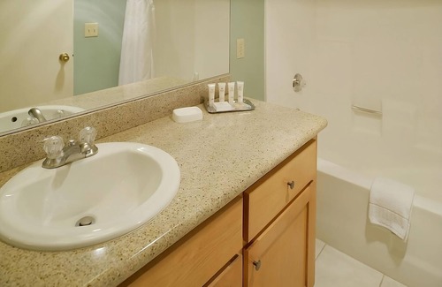 San Diego Country Estates Hotel | Nature is Calling! Three Convenient Units, Tennis Court, Kitchenette, Pool