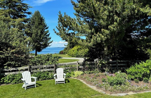 Bow House | Nature Lover’s Paradise with Samish Bay Views & Private Gardens. Sept openings!