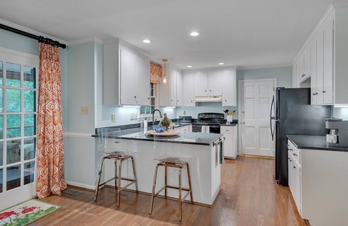North Raleigh House | Nature Lovers Serene Get-A-Way RANCH home in North Raleigh