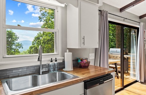 Royal Pines House | Nature Nook w/Mtn Views!-Near AVL
