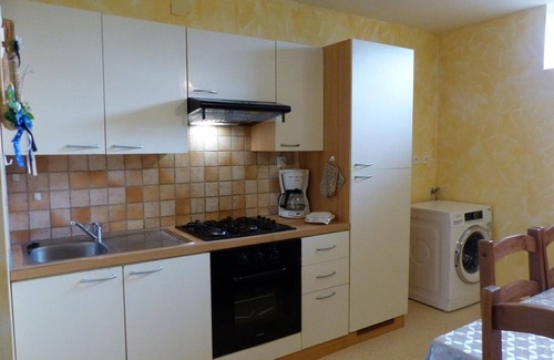 Saint-Palais Apartment | Nature Retreat with Hiking Trails, Near Montluçon - Cozy 2BR Apt, Parking, Pet-Friendly