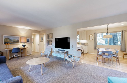 Black Bart House | Nature retreat with large patio, wood stove, WIFI, & conveniently located!