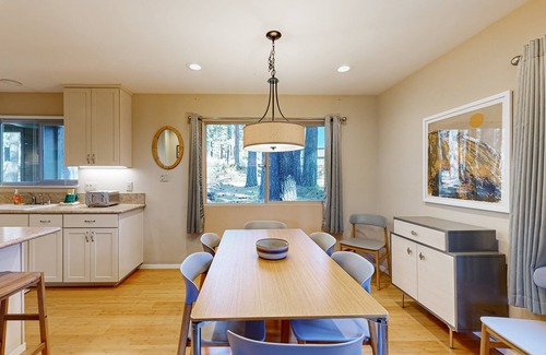 Black Bart House | Nature retreat with large patio, wood stove, WIFI, & conveniently located!