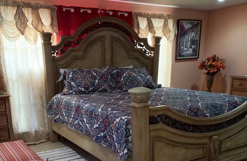 Breakers Apartment | Nature's Hideaway - Close to Diving and Attractions!