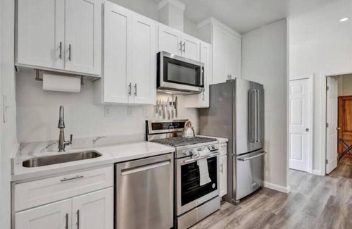 Tamalpais-Homestead Valley House | Nature View Retreat - Close to SF, Beach & Parks
