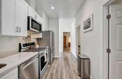 Tamalpais-Homestead Valley House | Nature View Retreat - Close to SF, Beach & Parks