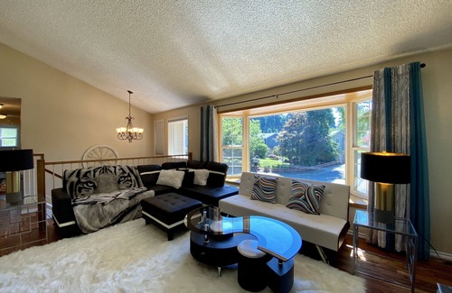 Inglewood-Finn Hill House | NATURE VILLA: Near major companies, central AC