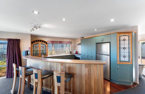 Nukuhau House | Nature Vistas - Lake Taupo Holiday Home