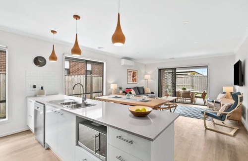 Armstrong Creek House | Natures Way I Geelong n Surf Coast Family Home