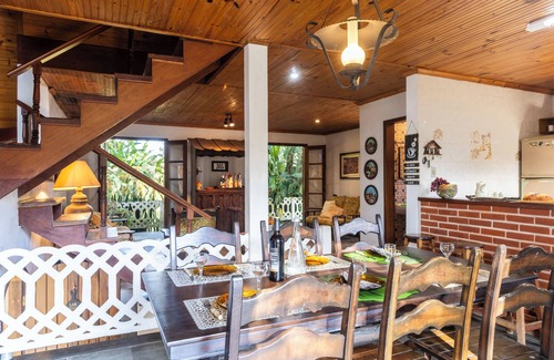 Aruja Cottage | Natureza-piscina-lareira-Brazilan Corner