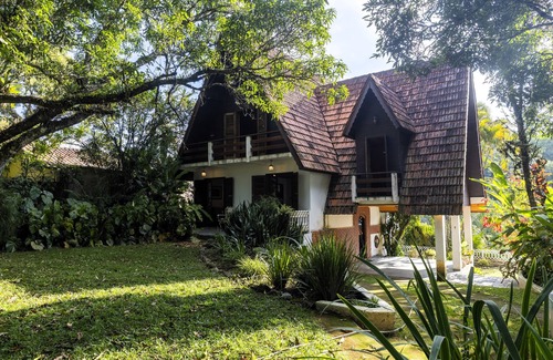 Aruja Cottage | Natureza-piscina-lareira-Brazilan Corner