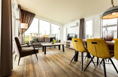 Avenhorn Ski Chalet | ✓ Natuurlodge at Park Westerkogge ✓ Holiday home for 4 people ✓ Located in Berkhout (North Holland) ✓ Waterfront holiday resort ✓ Book directly at the resort