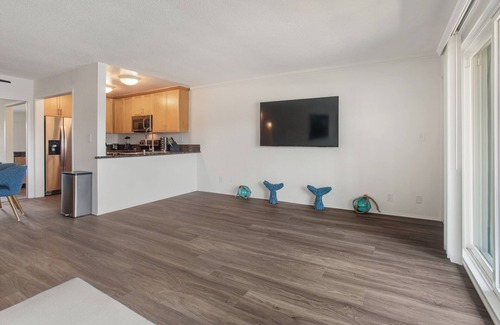 Silver Strand Apartment | Nautical Nest - Walkable Waterfront Stay
