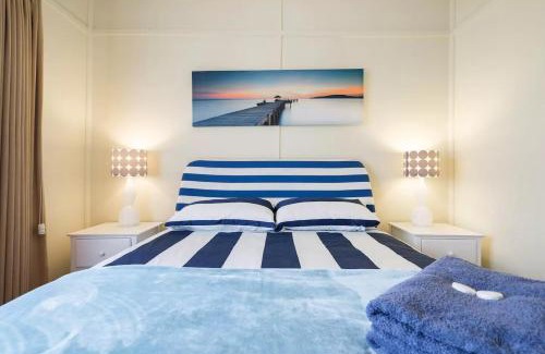 Rosebud House | Nautique Beach House - Rustic and Charming, Walk 2 Beach & Shops