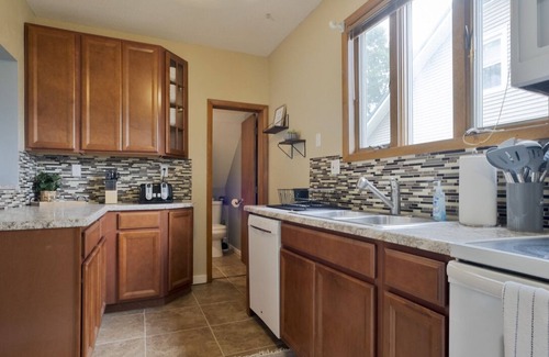 Hamilton House | Nauvoo Family Home 15 Minutes From Temple