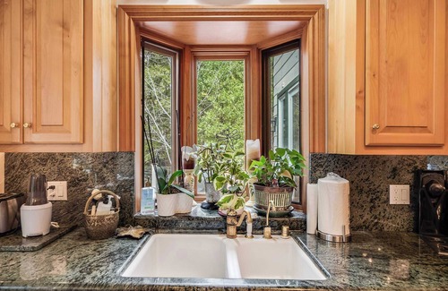 Cedar Glen House | Navigate Stays Best Dressed Lakefront Home