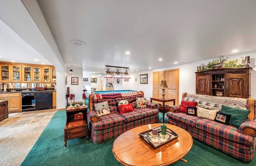 Cedar Glen House | Navigate Stays Best Dressed Lakefront Home