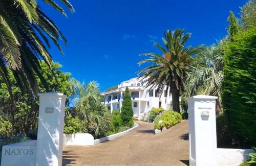 Bowentown Apartment | Naxos - Med style castle, ocean views from every room!
