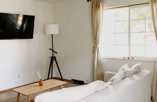 Delaware Apartment | nCozy stay within one mile of downtown Delaware’s shops, restaurants and pubs.