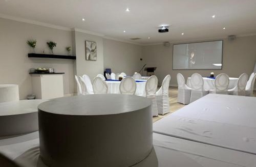 Komani Bed & Breakfast | Ndaba Golf Lodge & Hello Beautiful Day Spa
