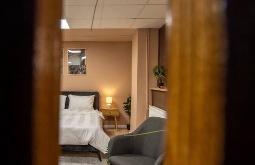 Craiova Apartment | N°2 – Cosy by Humpback