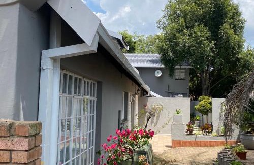 Emalahleni House | Ndzuti Guest House