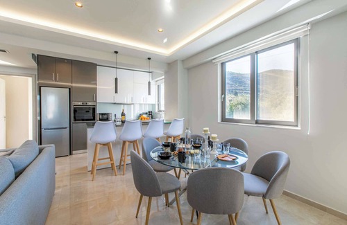Vatolakkos Apartment | Neaira First Floor Apartment With Private Hot Tub