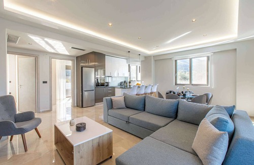 Vatolakkos Apartment | Neaira First Floor Apartment With Private Hot Tub