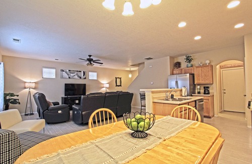 Victory Hills House | Near Airport, University, Stadiums & more. Sleeps 8 by a Premier Partner Host!